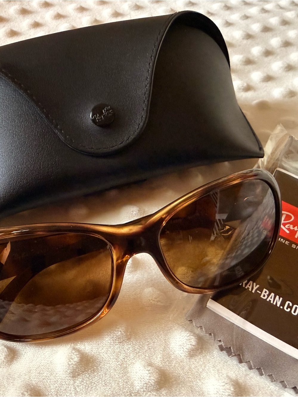 Ray-Ban Brown Tortoiseshell Sunglasses with Black Case